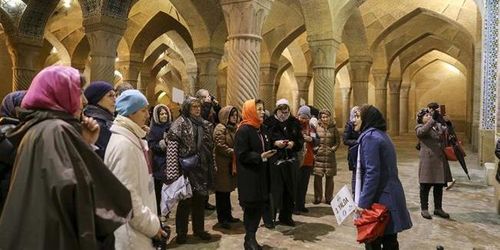 Shiraz, Tourists in Vakil Mosque